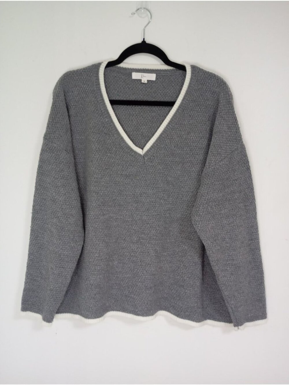 Klesis Womens Grey V-Neck Sweater Size M Textured Knit With White Trim
